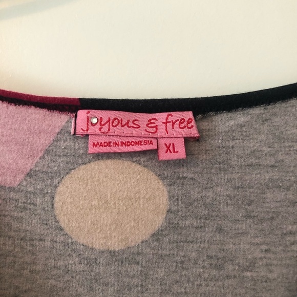 Black, v-neck dress with circle design and 3/4 length sleeve - Picture 2 of 6